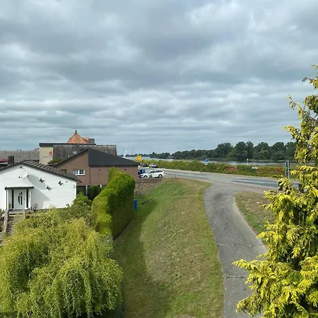 Elb Front Apartament *